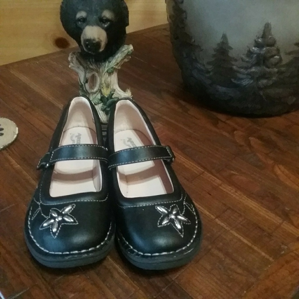 Nearly new shoes